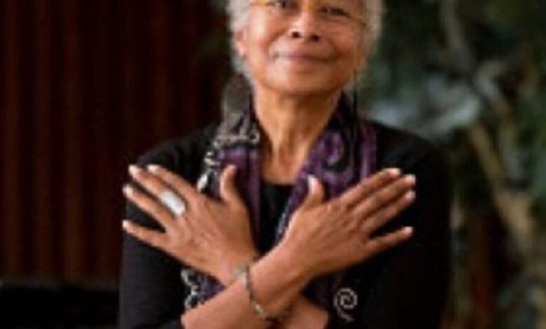 من هي أليس ووكر : الكاتبة الأمريكية المدافعة عن حقوق الإنسان، الحائزة على جائزة بوليتسر، وما مساهمتها في الأدب الأمريكي ؟